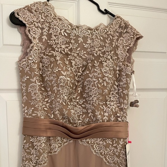 Formal Dress - Picture 2 of 6